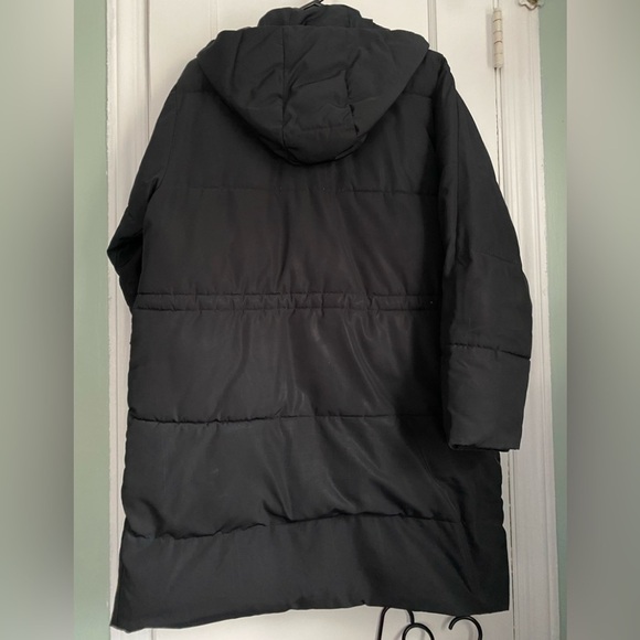 Everlane Black Essential Puffer Jacket
Size Medium - Picture 4 of 12